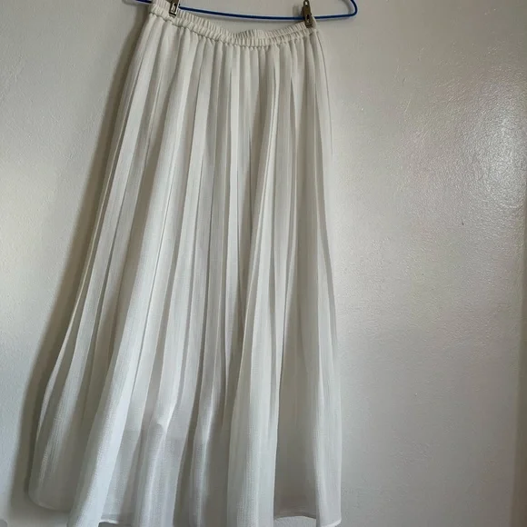 NEW Uniqlo White Skirt - Picture 7 of 11